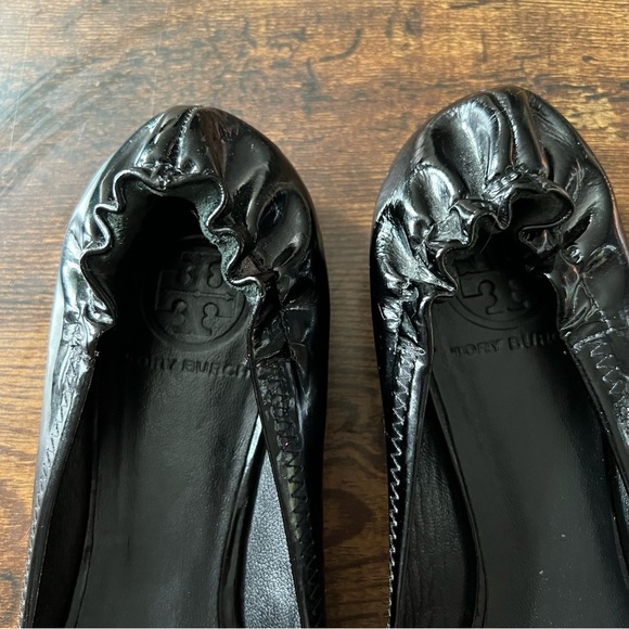 Tory Burch Black Patent Leather Reva Ballet Flats Size 9.5 Slip On - Picture 3 of 10